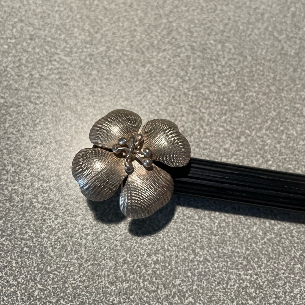 Silver flower ring